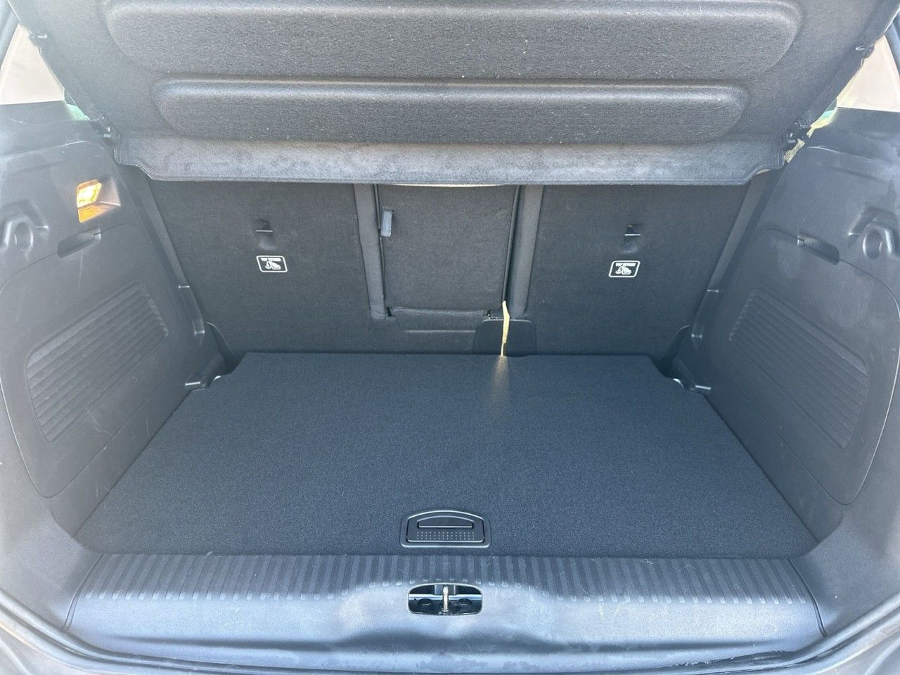 Fahrzeugabbildung Citroën C3 Aircross PureTech 130 EAT6 Shine Pack