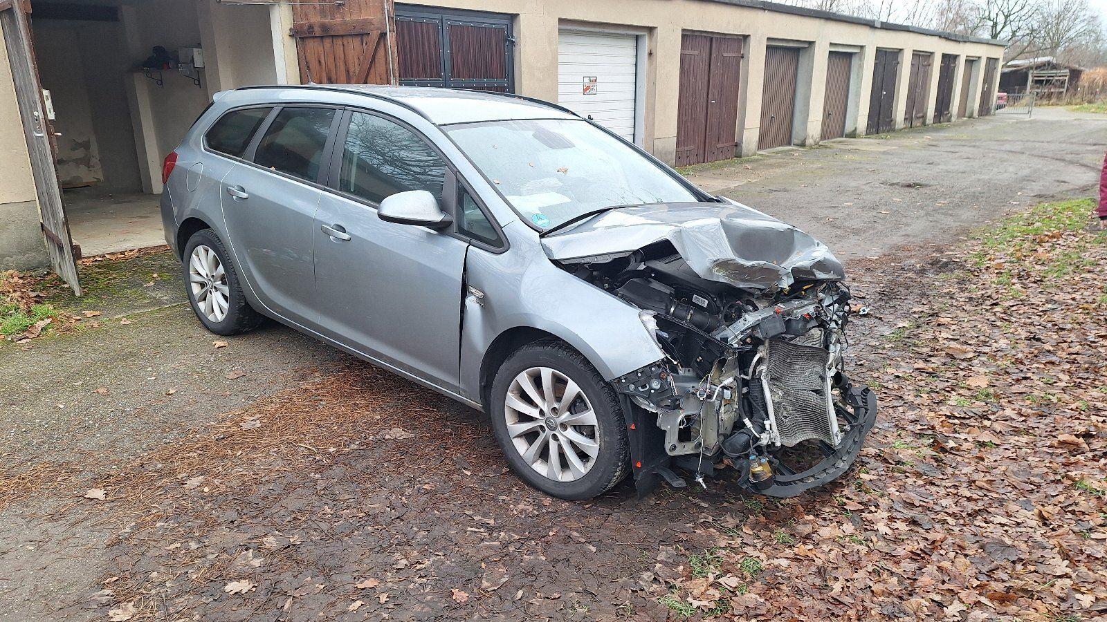 Opel Astra 2013 — engine 165 HP (121kW)