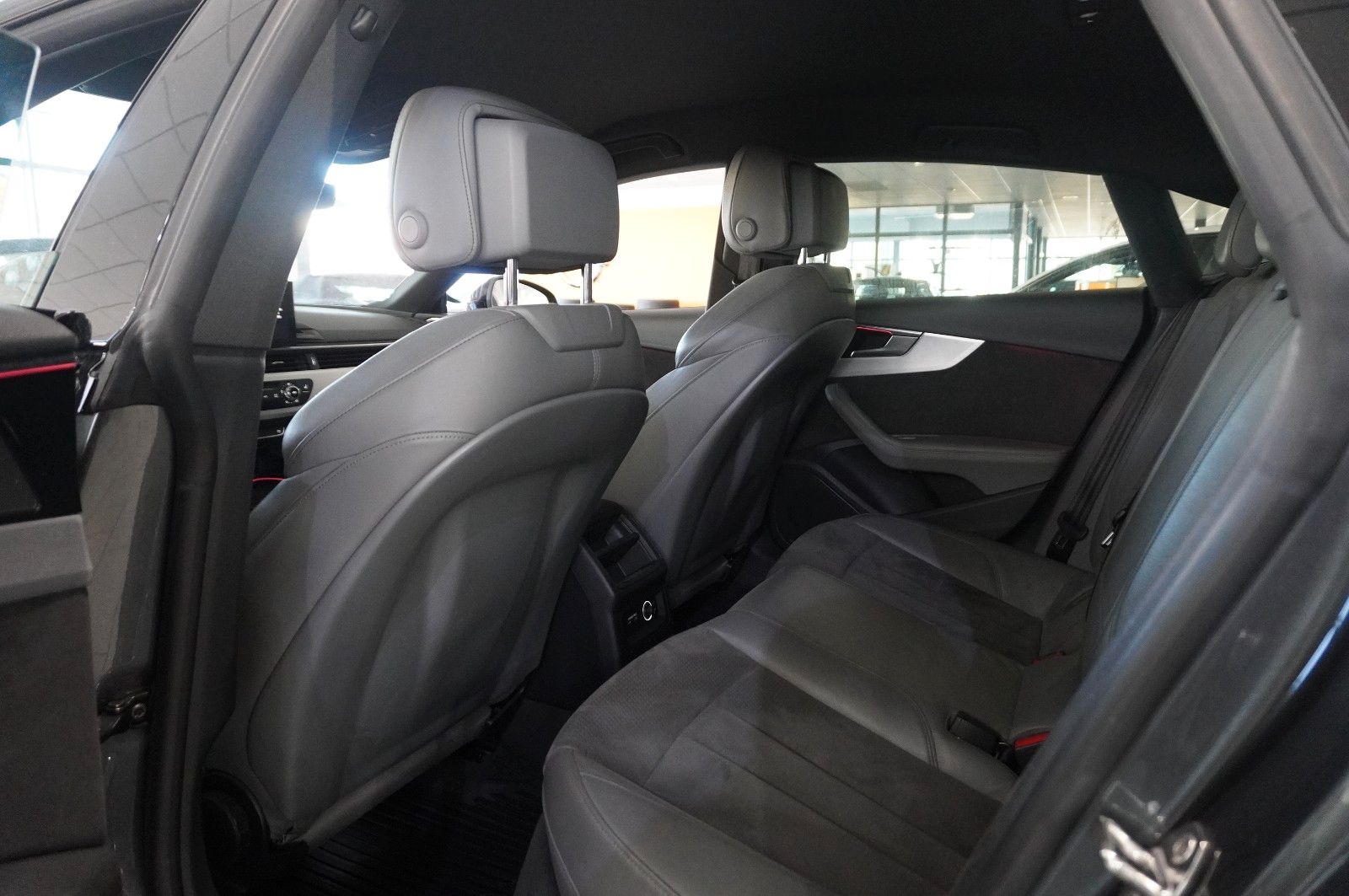 Fahrzeugabbildung Audi A5 Sportback 45 TFSI QUATTRO S-LINE NAVI/MATRIX