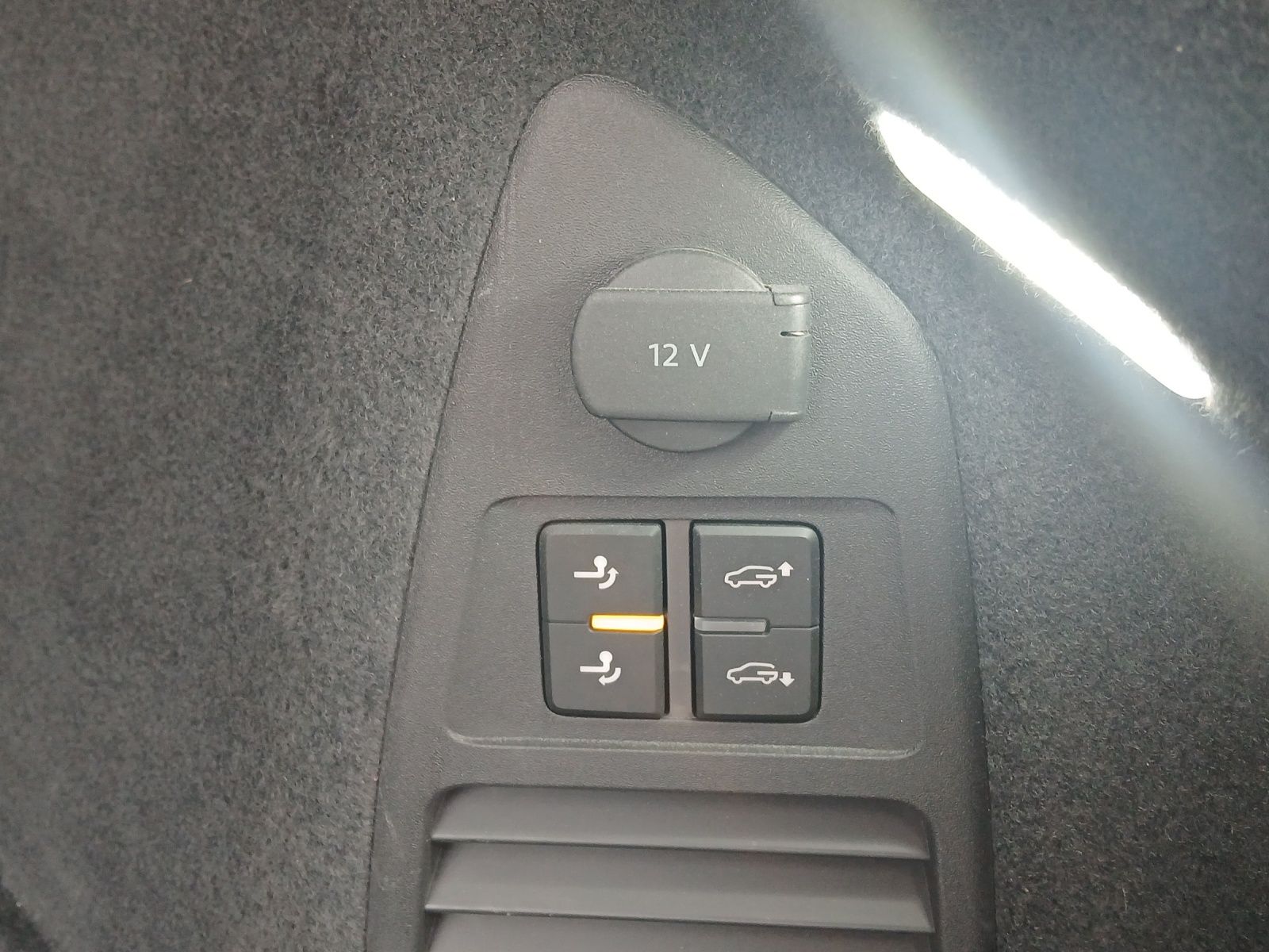 Fahrzeugabbildung Volkswagen Touareg eHybrid Elegance 4M Matrix AHK HUD Pano
