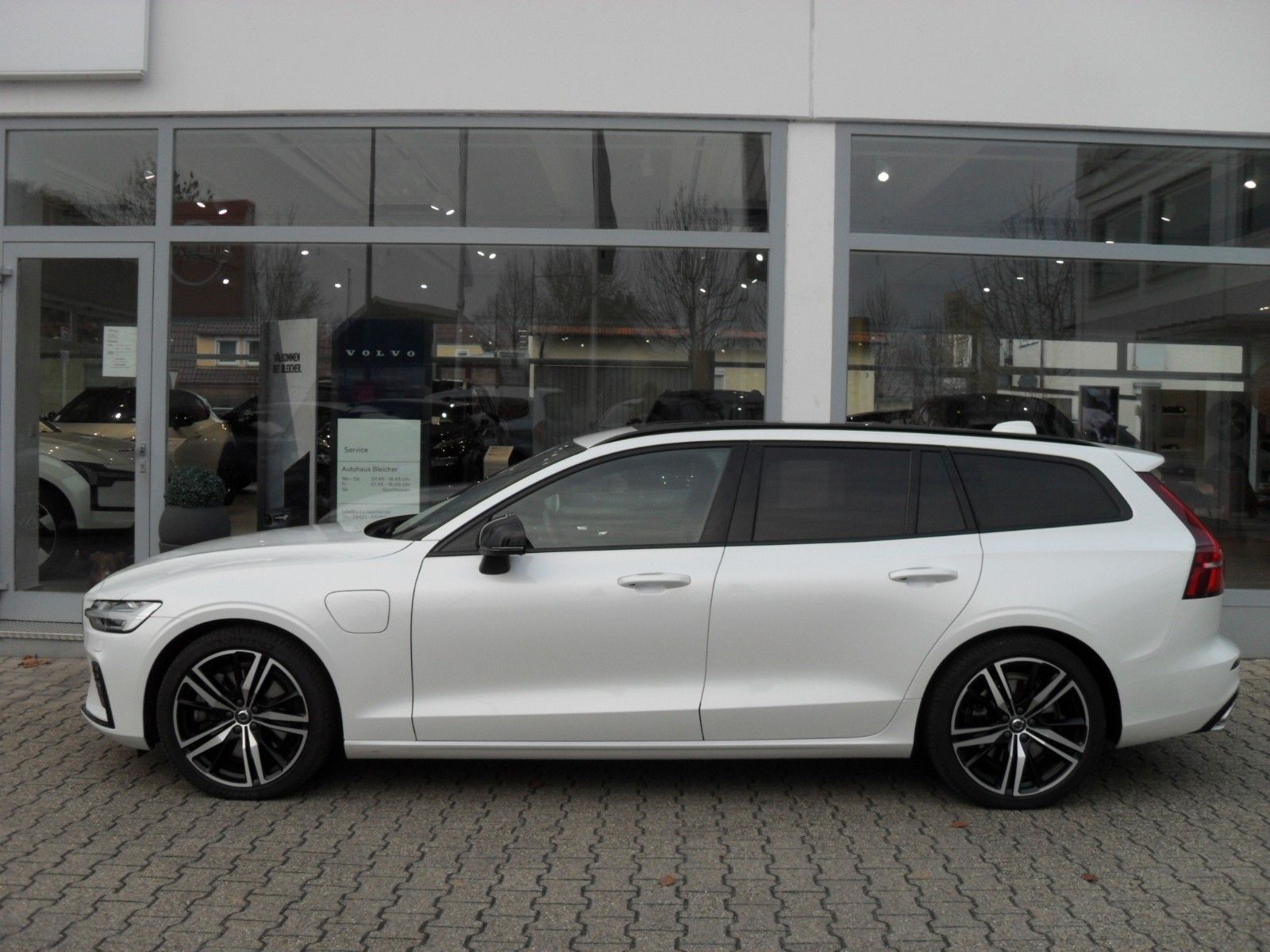 Fahrzeugabbildung Volvo V60 T8 R Design | AWD