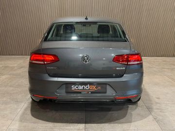 Volkswagen Passat - 4