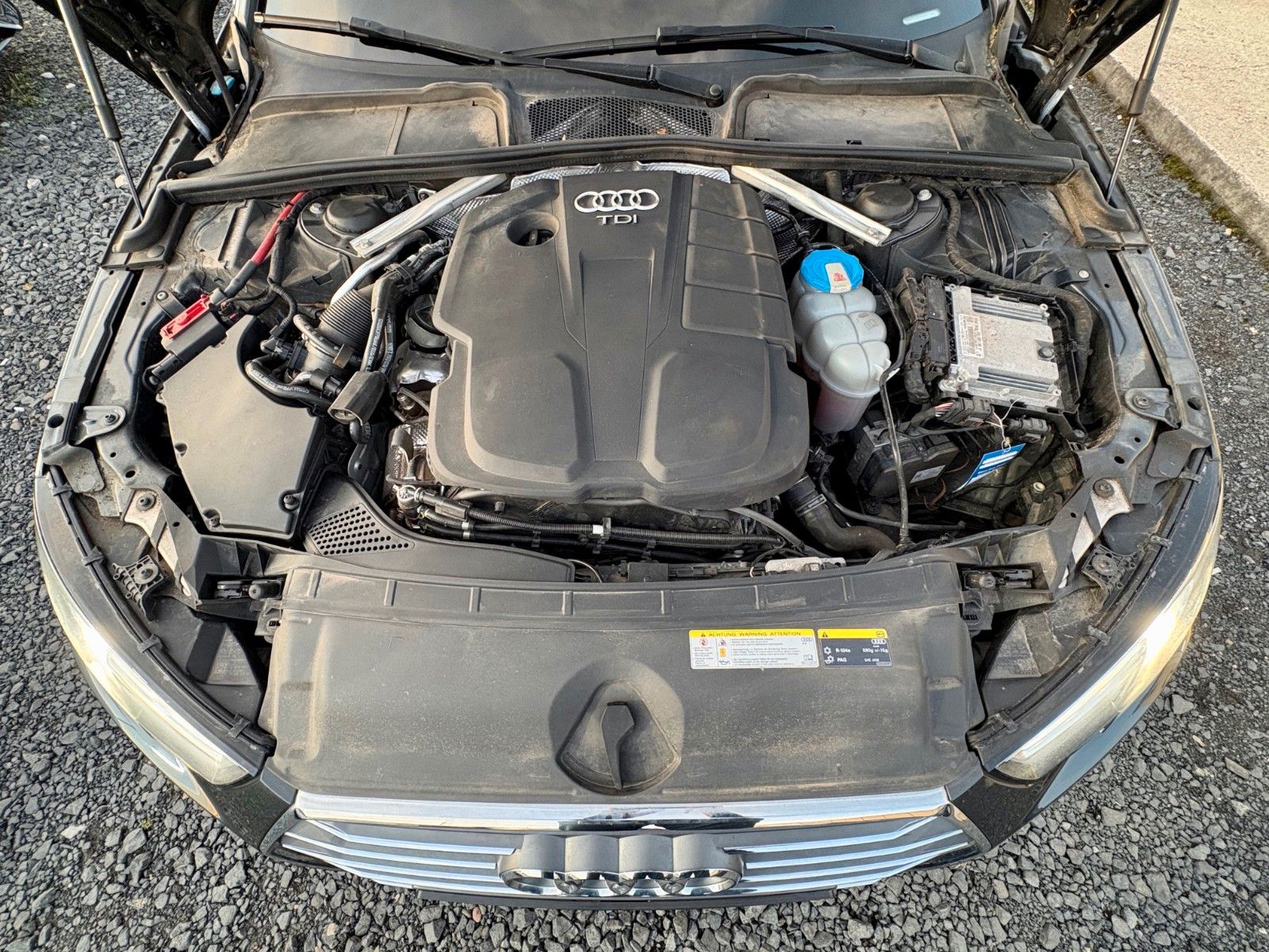 Fahrzeugabbildung Audi A4 Avant 2.0 TDI sport Navi Leder Xenon S-LINE