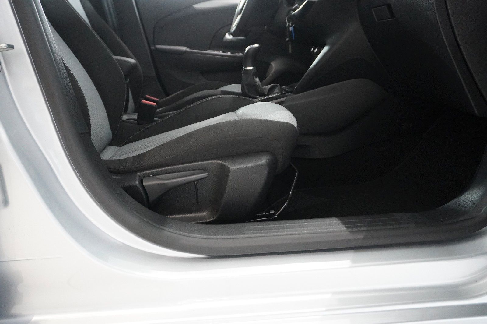 Fahrzeugabbildung Opel Corsa F 1.2 FACELIFT NAVI/LED/KAMERA/VIRTU./DAB+