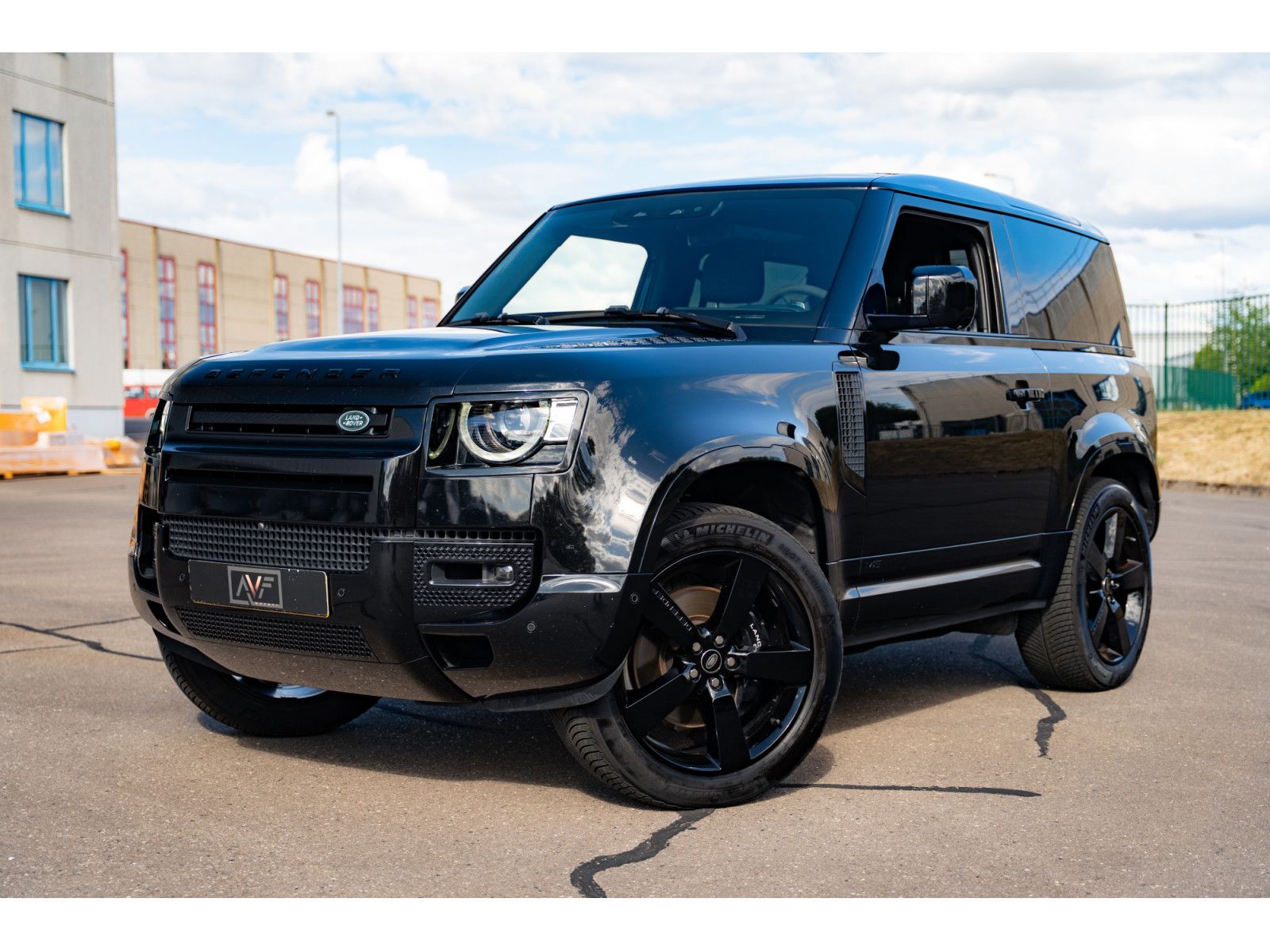 Land Rover Defender 90 P525 BLACK PACK - V8 SUPERCHARGE