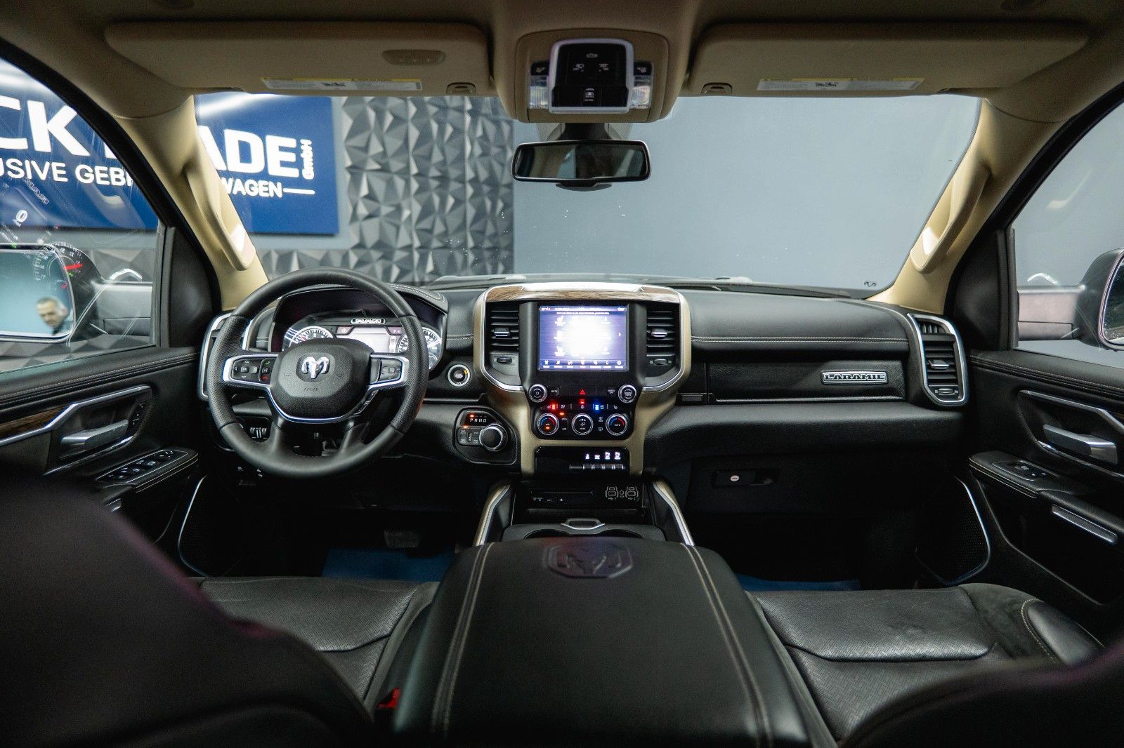 Fahrzeugabbildung Dodge RAM 5.7 V8 HEMI 4x4 NIGHT-Edition LARAMIE *LED*