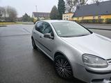 Volkswagen VW Golf 5  2004 BJ . 1,6 FSI Automatikgetr... - Volkswagen Golf aus 2004: 1.6