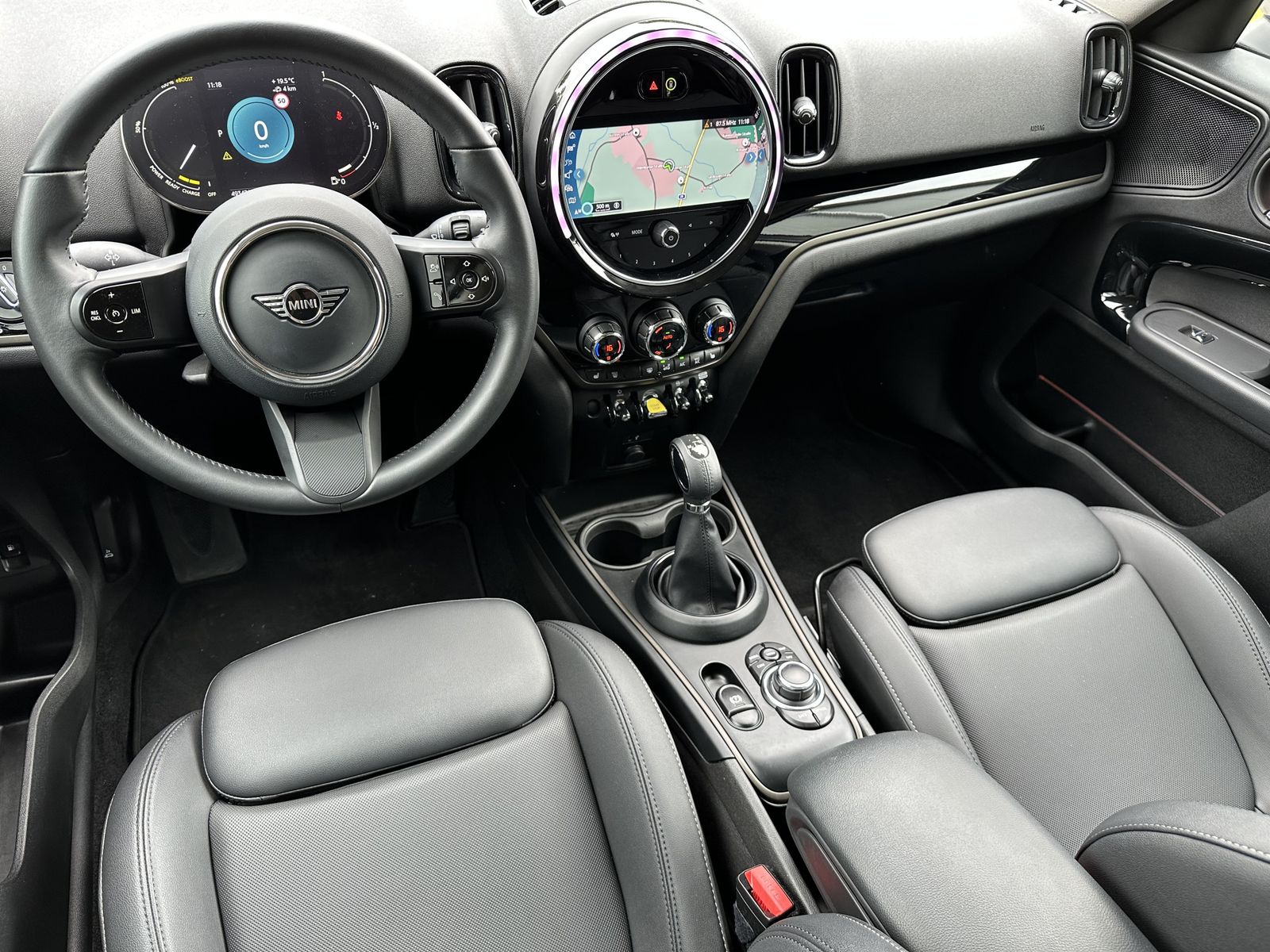 Fahrzeugabbildung MINI Countryman Cooper SE Classic All4 NAV+LED+KAM+MI