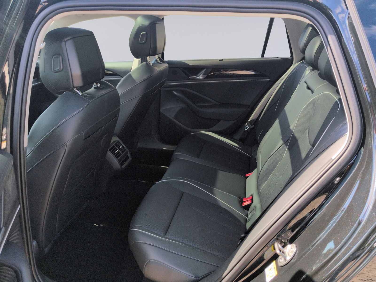 Passat Variant 2.0TDI DSG 4M Eleg. LEDER+AHK+