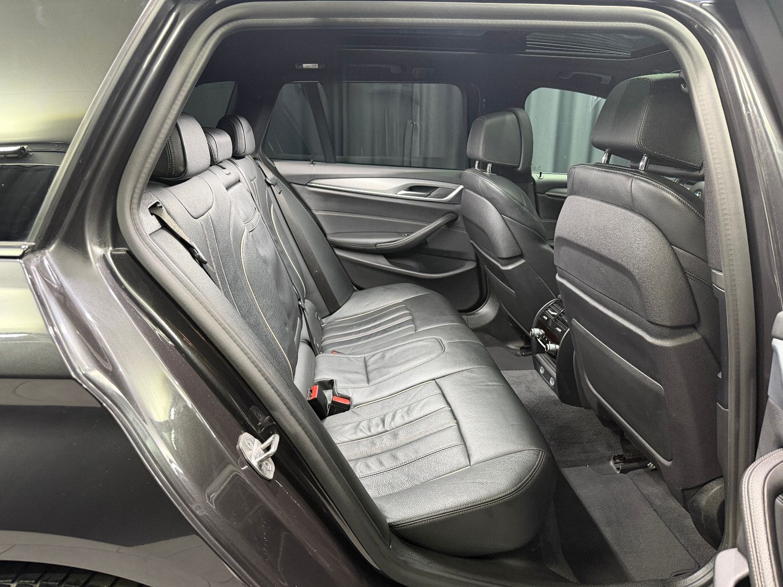 Fahrzeugabbildung BMW 540i Touring xDrive M Sport|HIFI|HuD|PANO|KEYLES