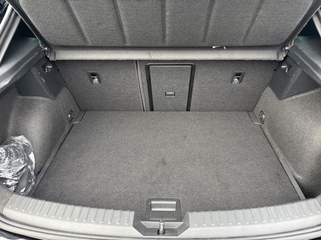 Leon 1.5 eTSI Matrix Navi Kamera AHK eSitz GJR
