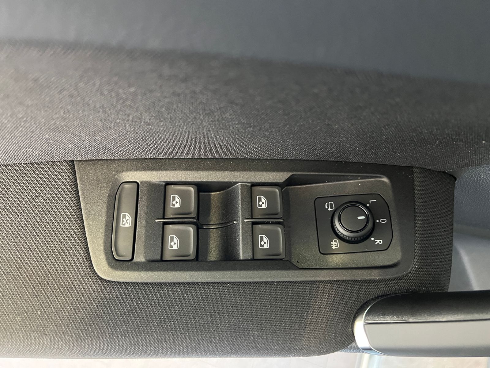 Fahrzeugabbildung Volkswagen Touran Comfortline 1.5 TSI DSG *AHK, LED, 7Sitze