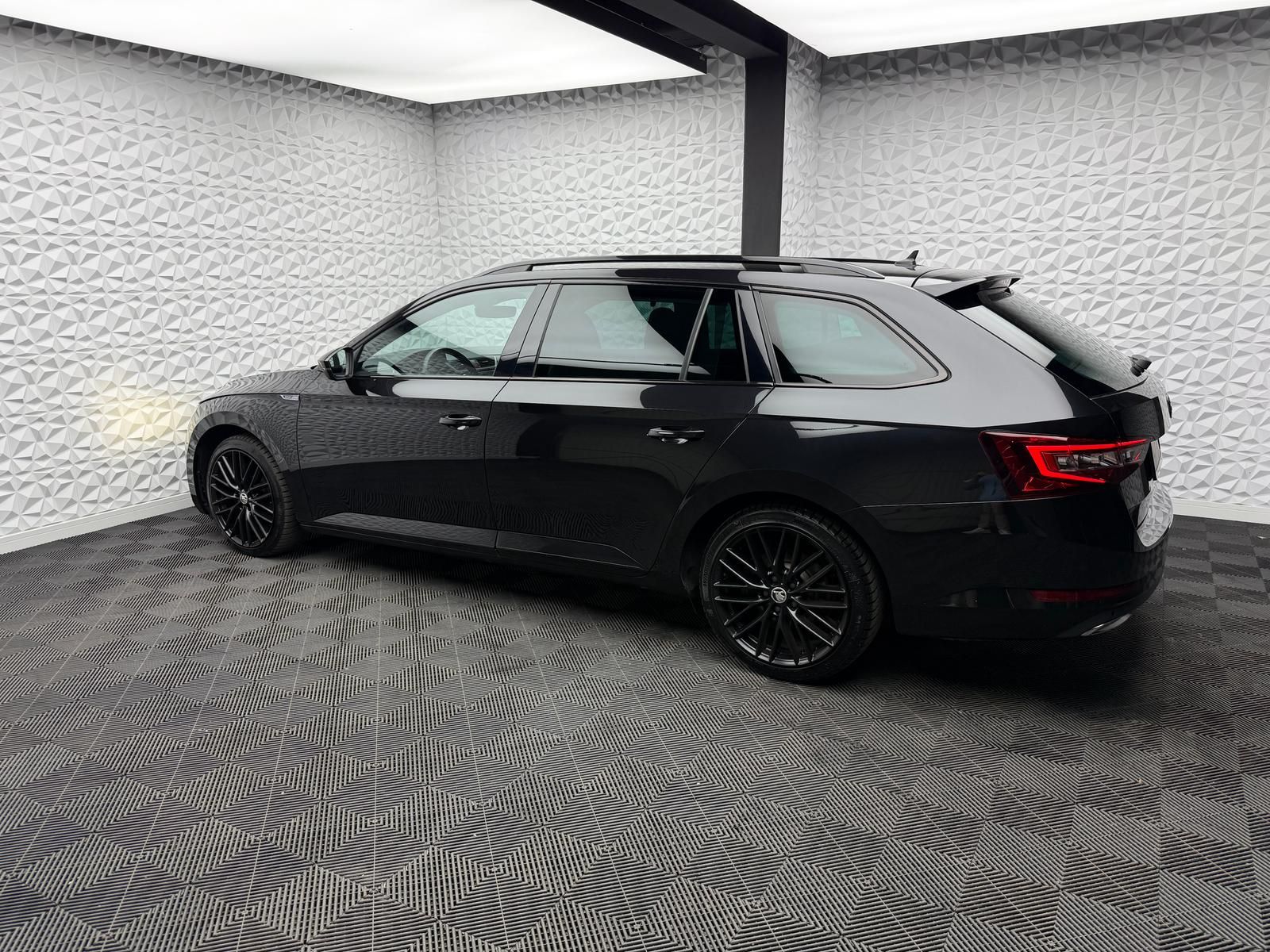 Fahrzeugabbildung SKODA 2.0 TDI 4x4 SPORTLINE/DSG/XDS/DCC/RCAM/AHK/MEMOR