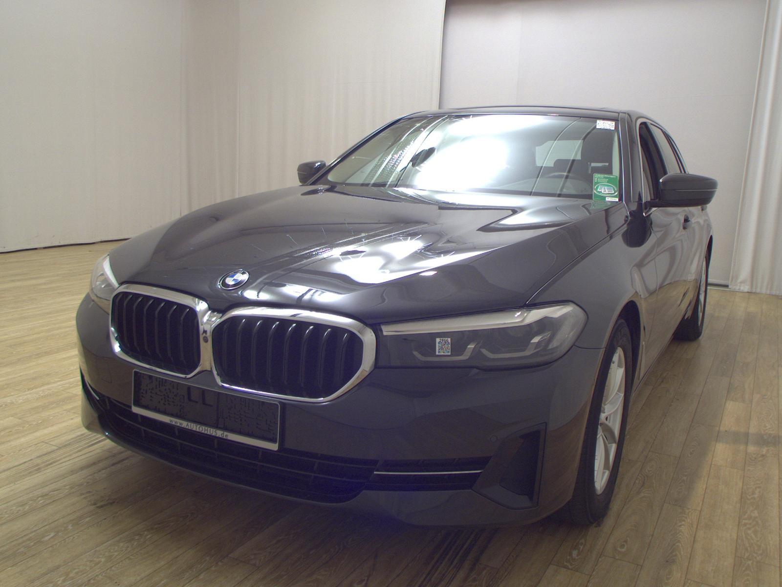 BMW 520dA Touring Leder Navi LED LC+ Pano 360°