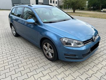 Volkswagen Golf - 1