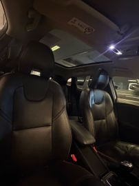 Volvo V40 Cross Country - 10