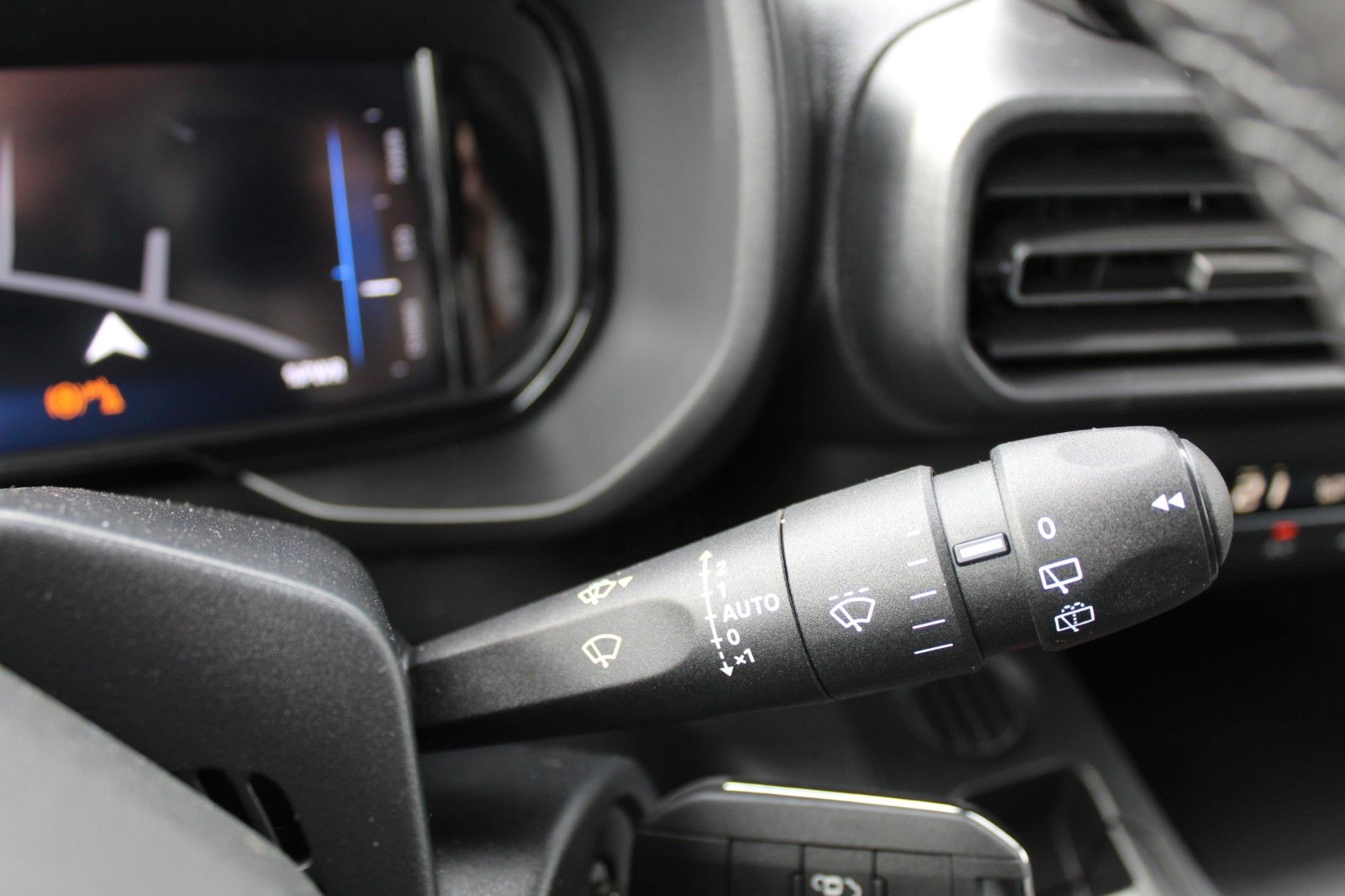 Fahrzeugabbildung Opel Combo Cargo Elektro11KW*Navi*SHZ*PDC*RFK*Holzbod