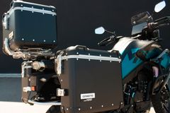 CFMOTO 800 MT ES + 3 tlg. Kofferset + elektr. Fahrwerk