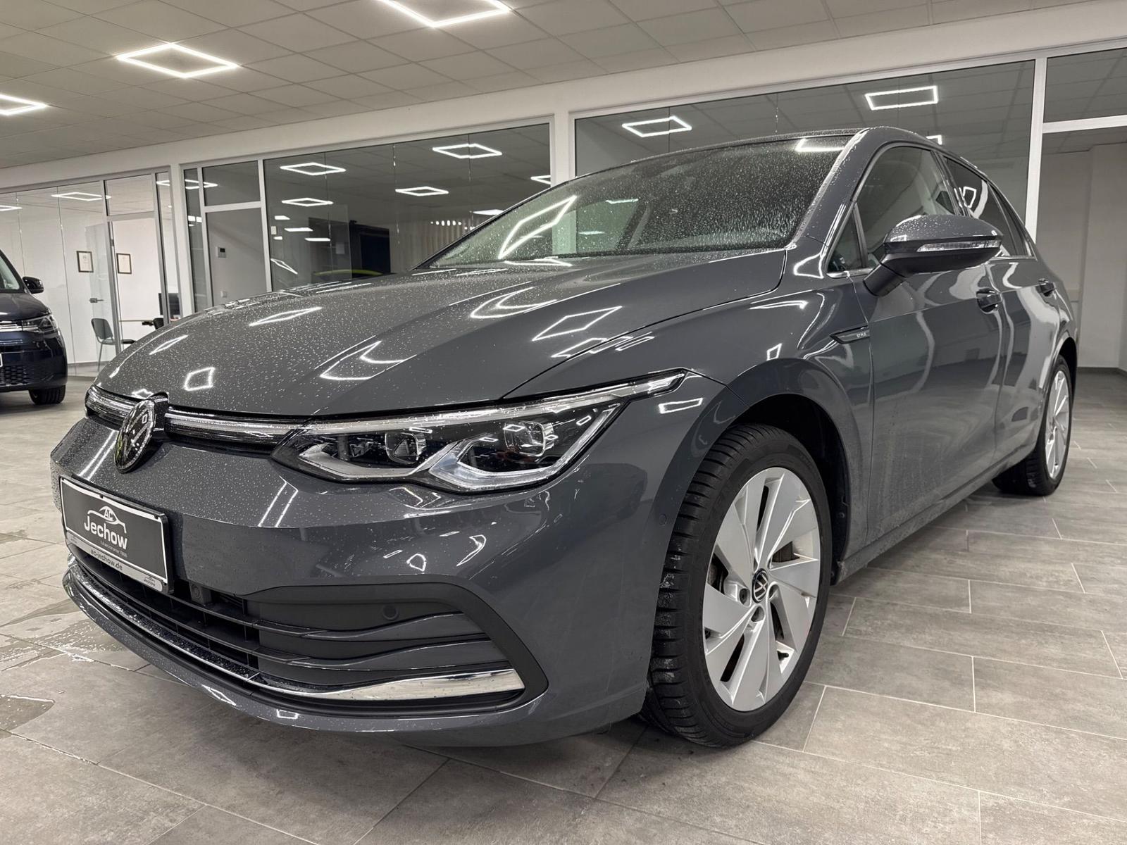 Volkswagen Golf VIII 1.5 eTSI Style Panor. IQ Light & Drive