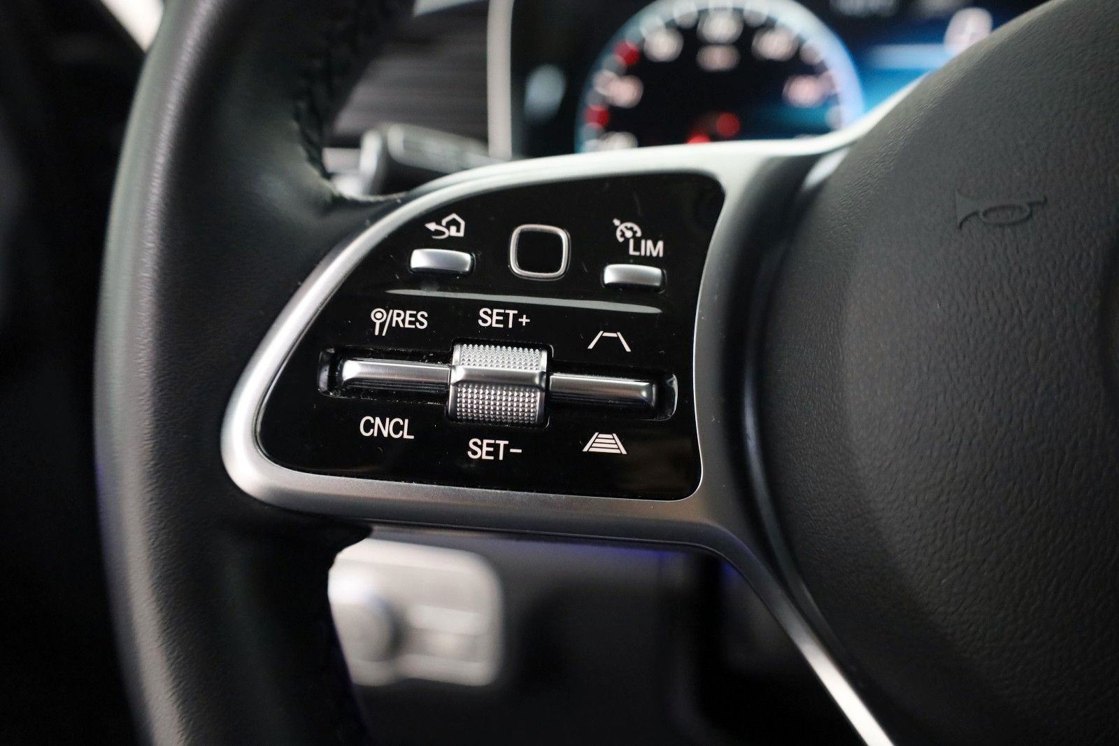 Fahrzeugabbildung Mercedes-Benz GLE 350e 4M AMG Line Leder,Navi,Park/Night-P,AHK