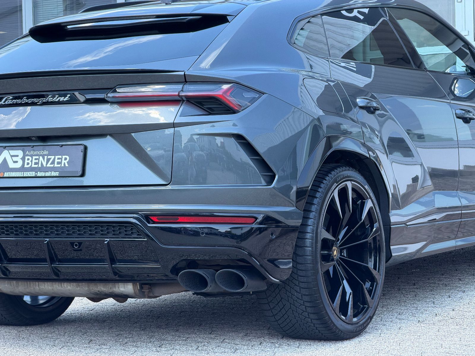 Fahrzeugabbildung Lamborghini Urus/PANO/23ZOLL/B&O-3D/360KAM/HEAD-UP