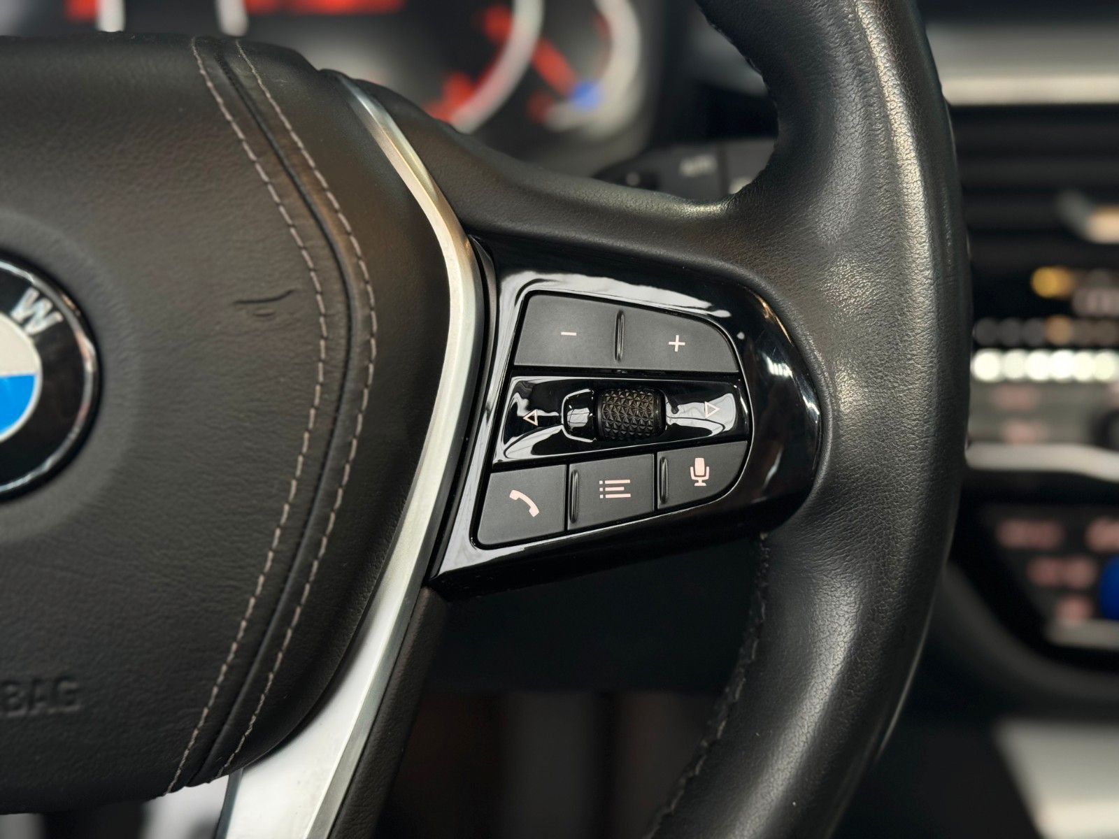 Fahrzeugabbildung BMW 520 d Touring "Business-P. Navi Connected Plus"