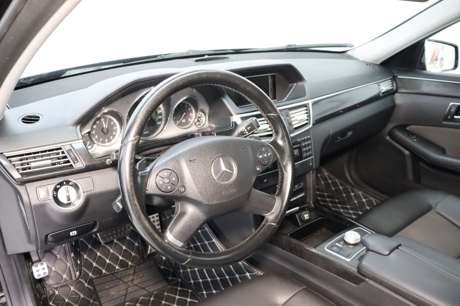 Fahrzeugabbildung Mercedes-Benz E 350 CGI T BlueEFFICIENCY * Navi * Sitzhzg. *