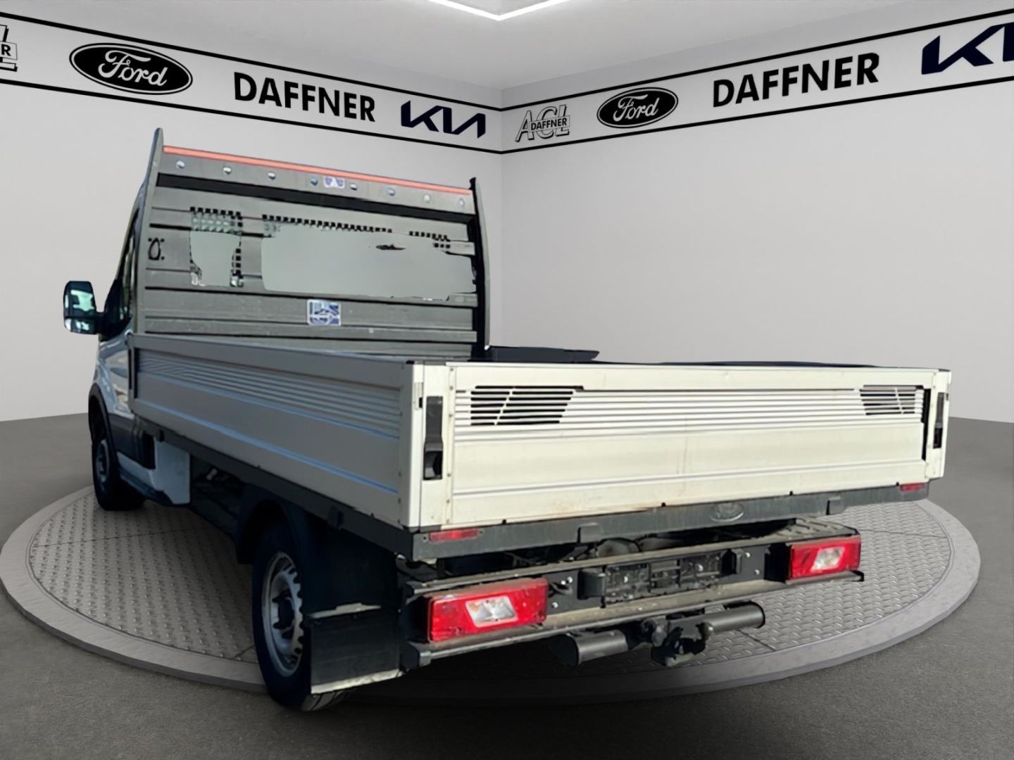 Fahrzeugabbildung Ford Transit Pritsche 350 L2 Einzelkabine Basis AHK A