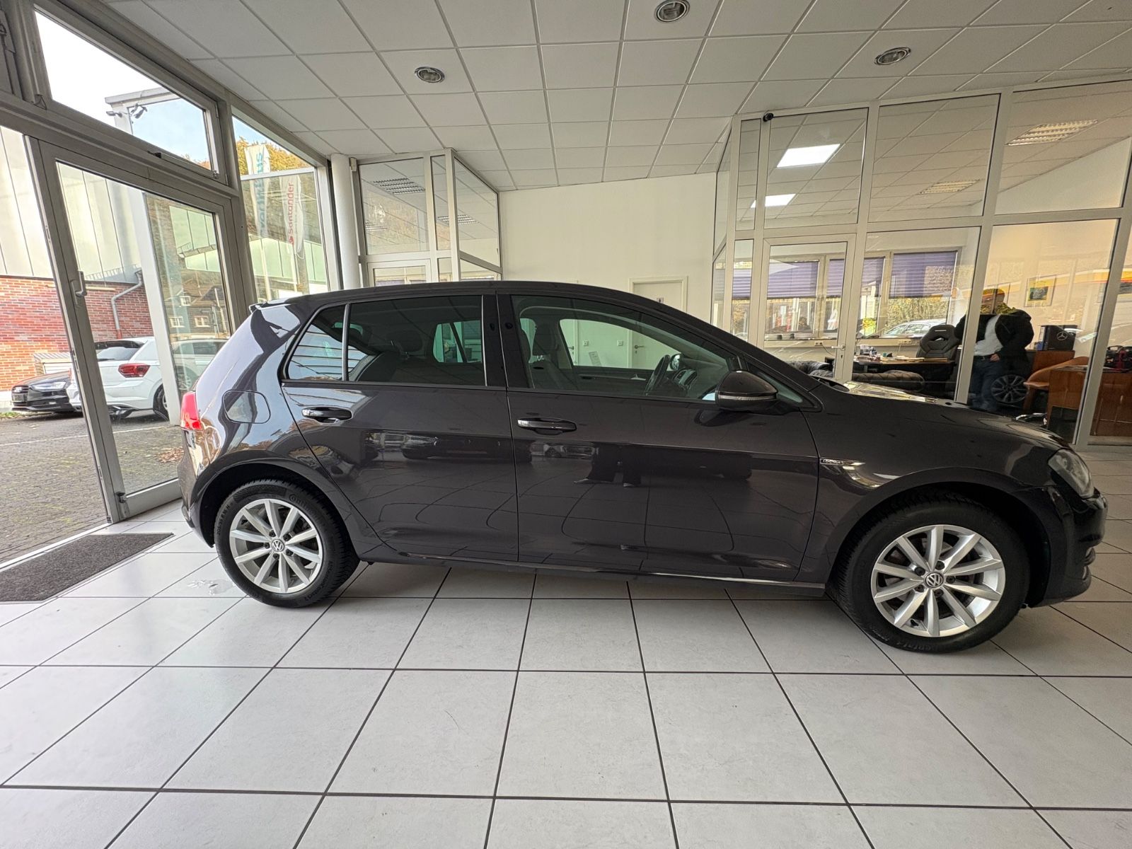 Fahrzeugabbildung Volkswagen Golf VII Lim. Lounge BMT