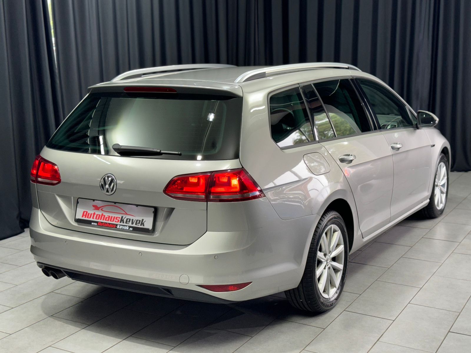 Fahrzeugabbildung Volkswagen Golf VII 2.0 TDI Variant Lounge BMT*TÜV 05/25*