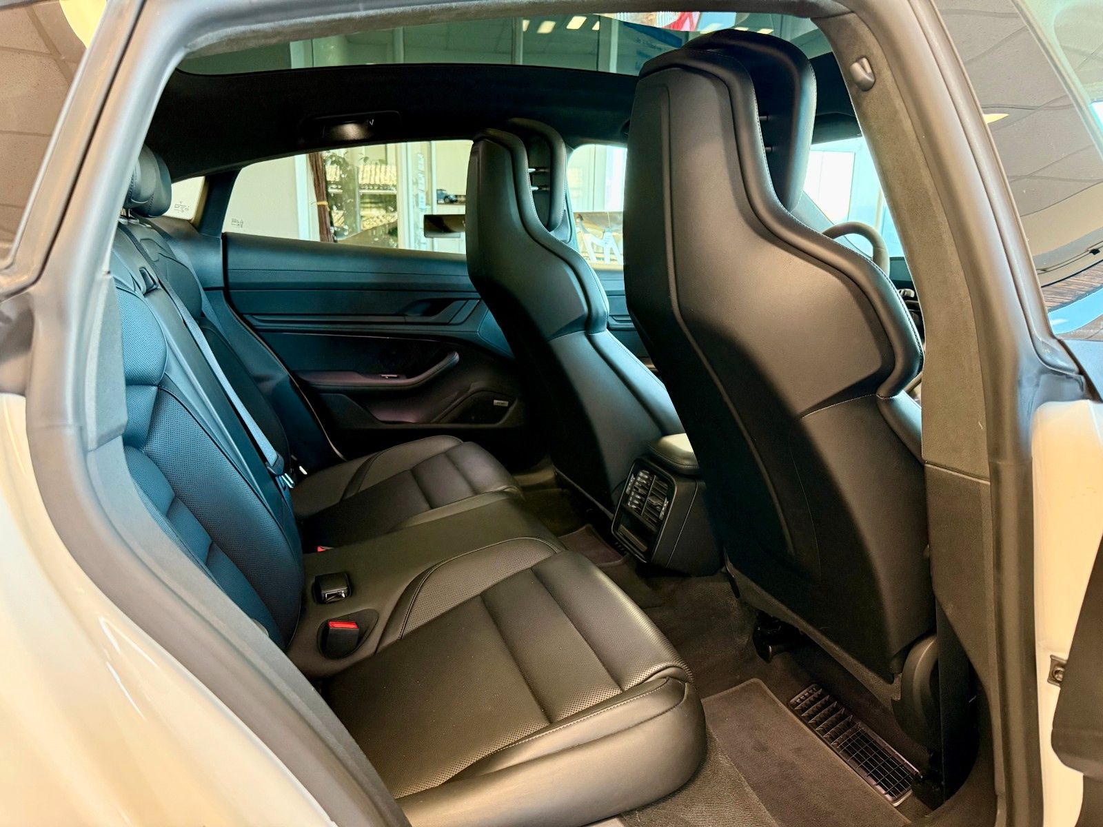 Fahrzeugabbildung Porsche Taycan GTS Panorama/ACC/21Zoll/Keyless