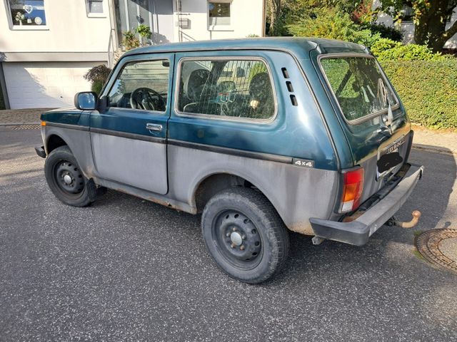 Lada Niva 4x4, fahrtüchtig, knapp 70.000 k...