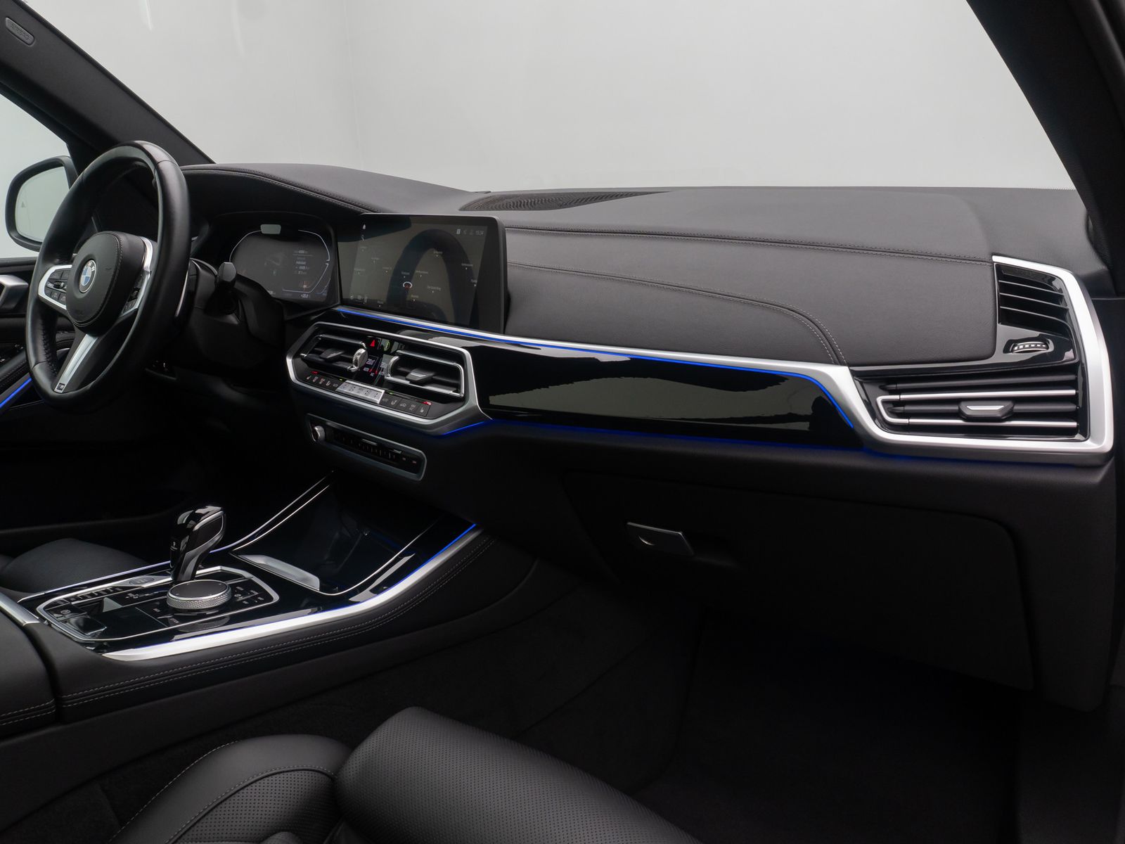 Fahrzeugabbildung BMW X5 xD30d M Sport Panorama 360°HUD DAB HiFi AHK