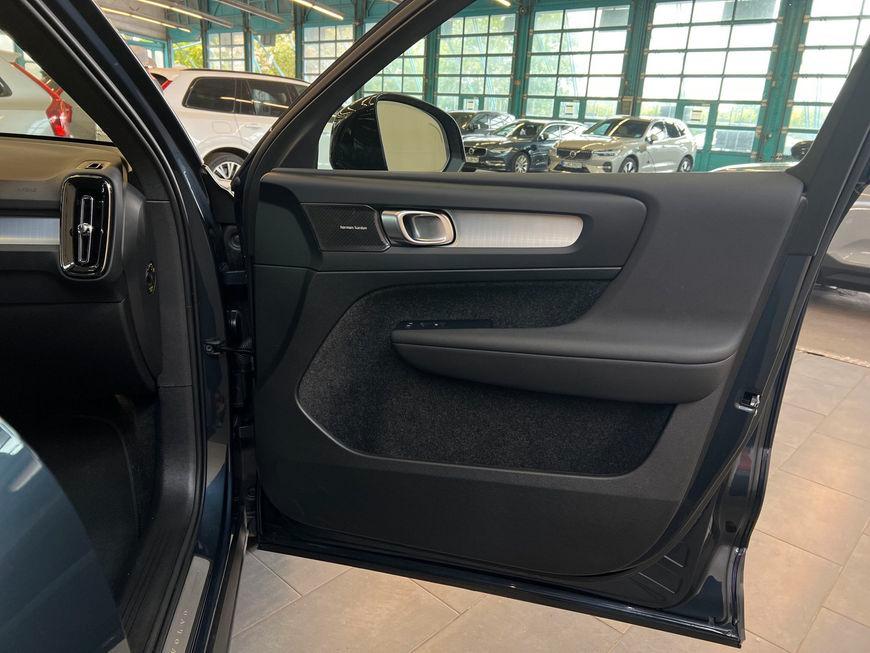 Volvo XC40 B3 Plus Black-Edition DKG 360° Pixel-LED Al