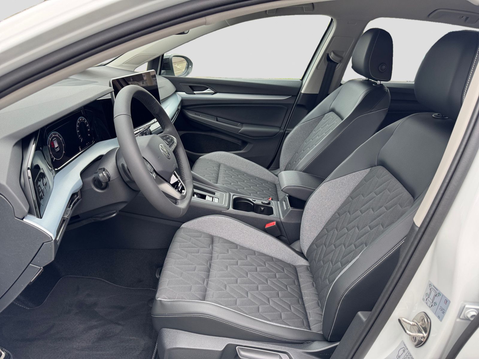 Volkswagen Golf Life 1,5l eTSI OPF 85 kW(116 PS) 7-Gang DSG foto 10