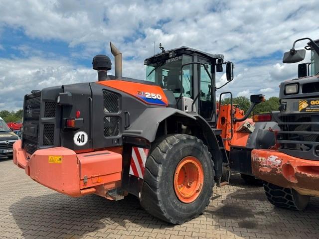 Hitachi ZW 250-6