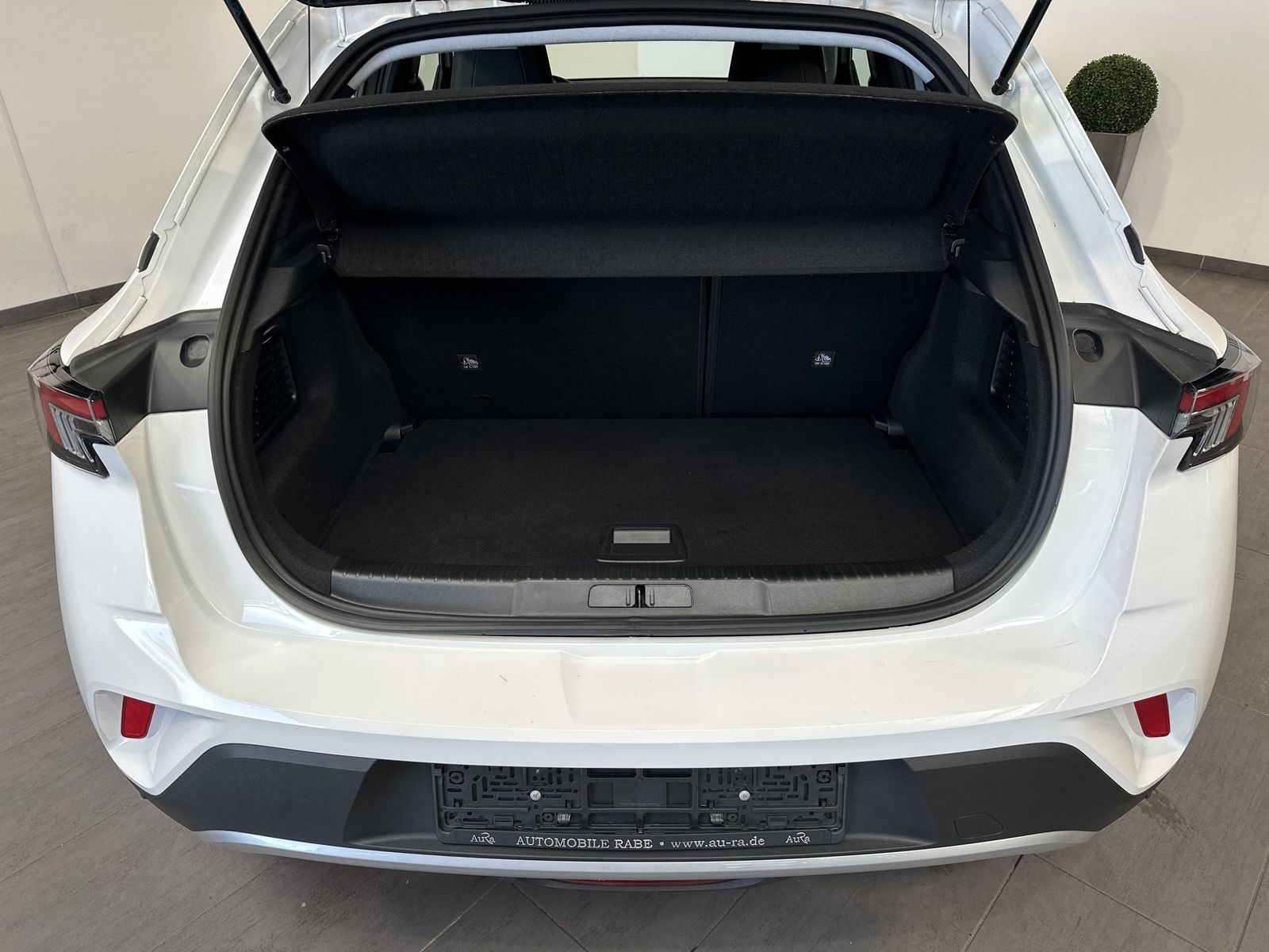 Fahrzeugabbildung Opel Mokka-e Elegance NAV+LED+ACC+KAM+SHZ+VCOCK+TOTW