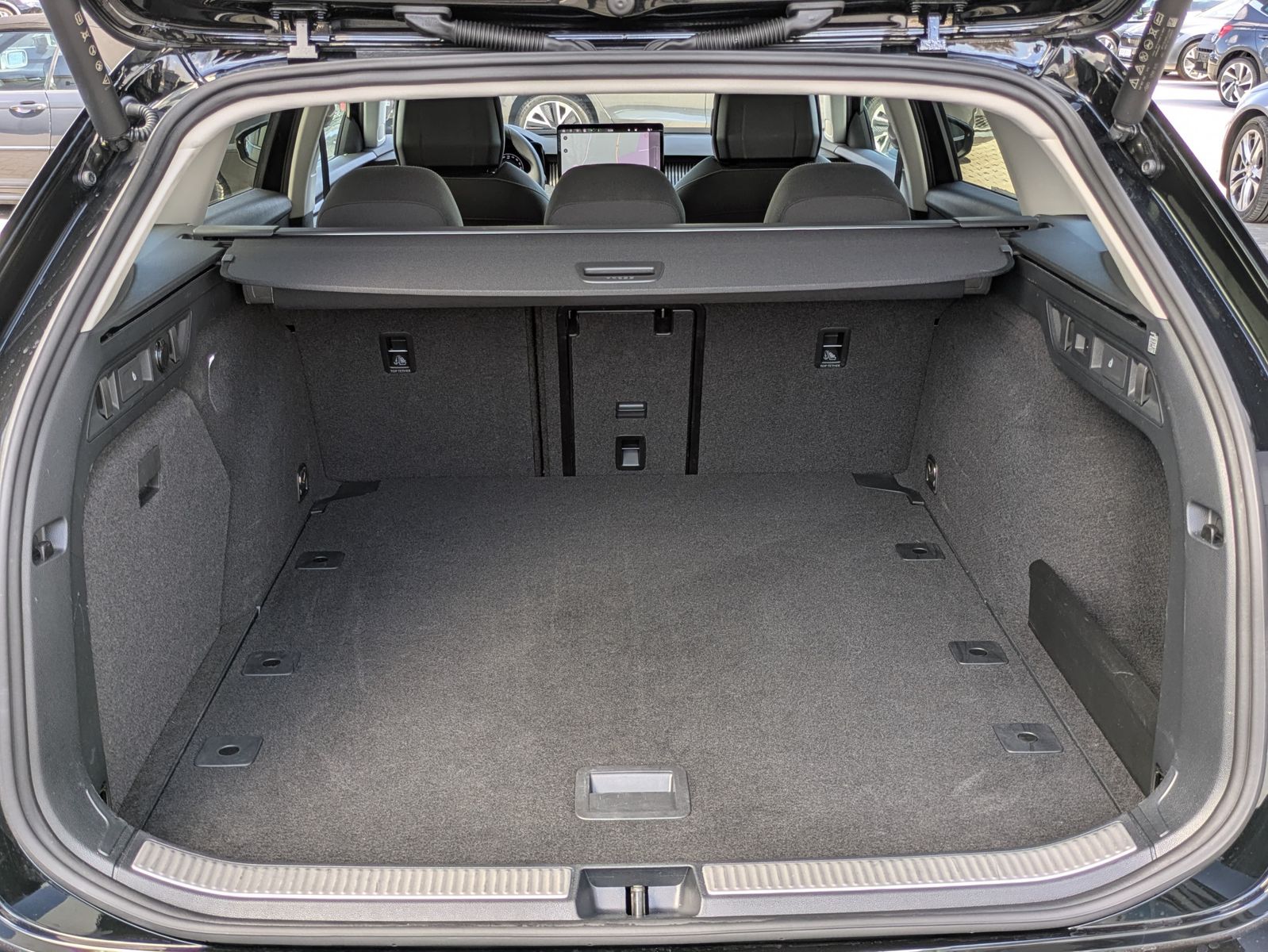 Fahrzeugabbildung SKODA Superb 2.0 TDI 4x4 Selection MATRIX*AHK*PANO*19"