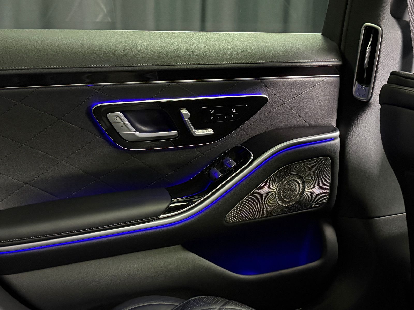 Fahrzeugabbildung Mercedes-Benz S 400 d Limousine L 4Matic|Burmester|MASSAGE|HuD