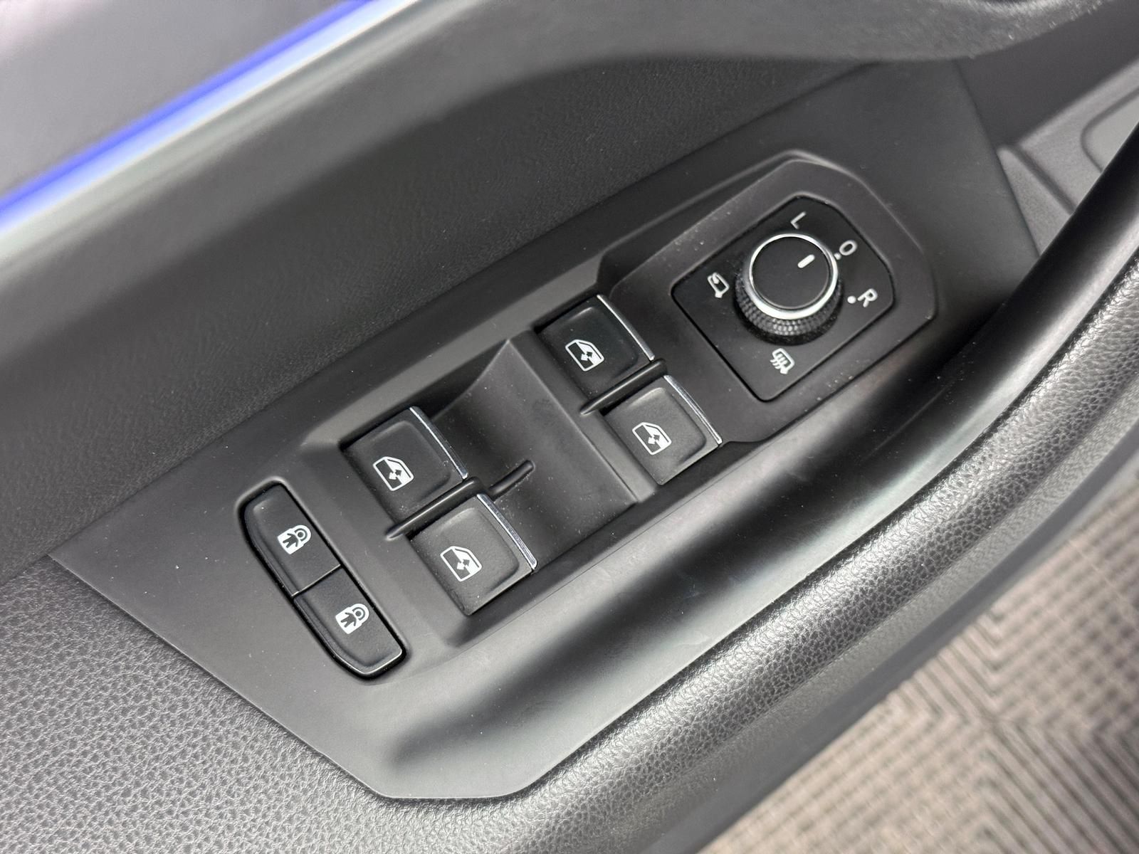 Fahrzeugabbildung Volkswagen 3.0 TDI R-LINE/ALLRADLENK/DYNAUDIO/STANDHZ/AHK/M