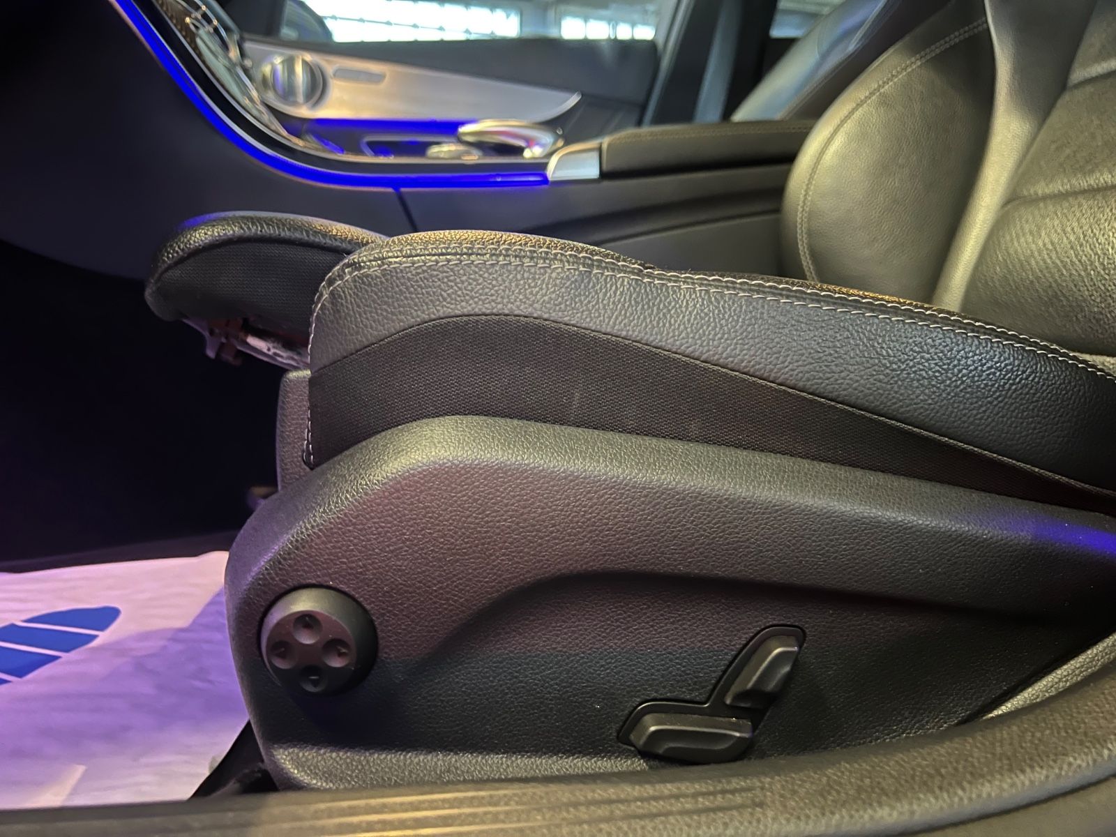 Fahrzeugabbildung Mercedes-Benz C 300 d Lim. AMG LINE DIGITALTACHO*HEADUP*CARBON