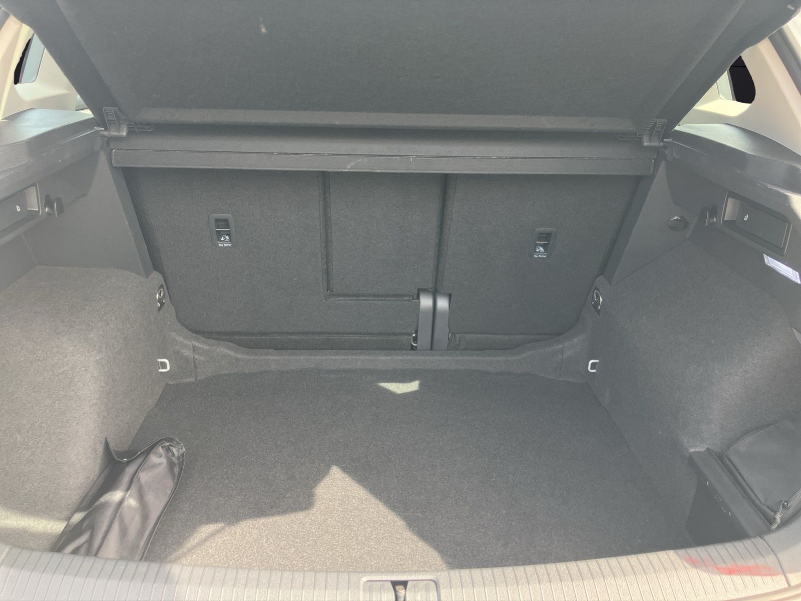 Fahrzeugabbildung Volkswagen Tiguan Life TSI DSG LED ACC SH LRHzg PDC AppConn
