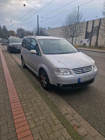 Volkswagen Touran  2.0  FSI