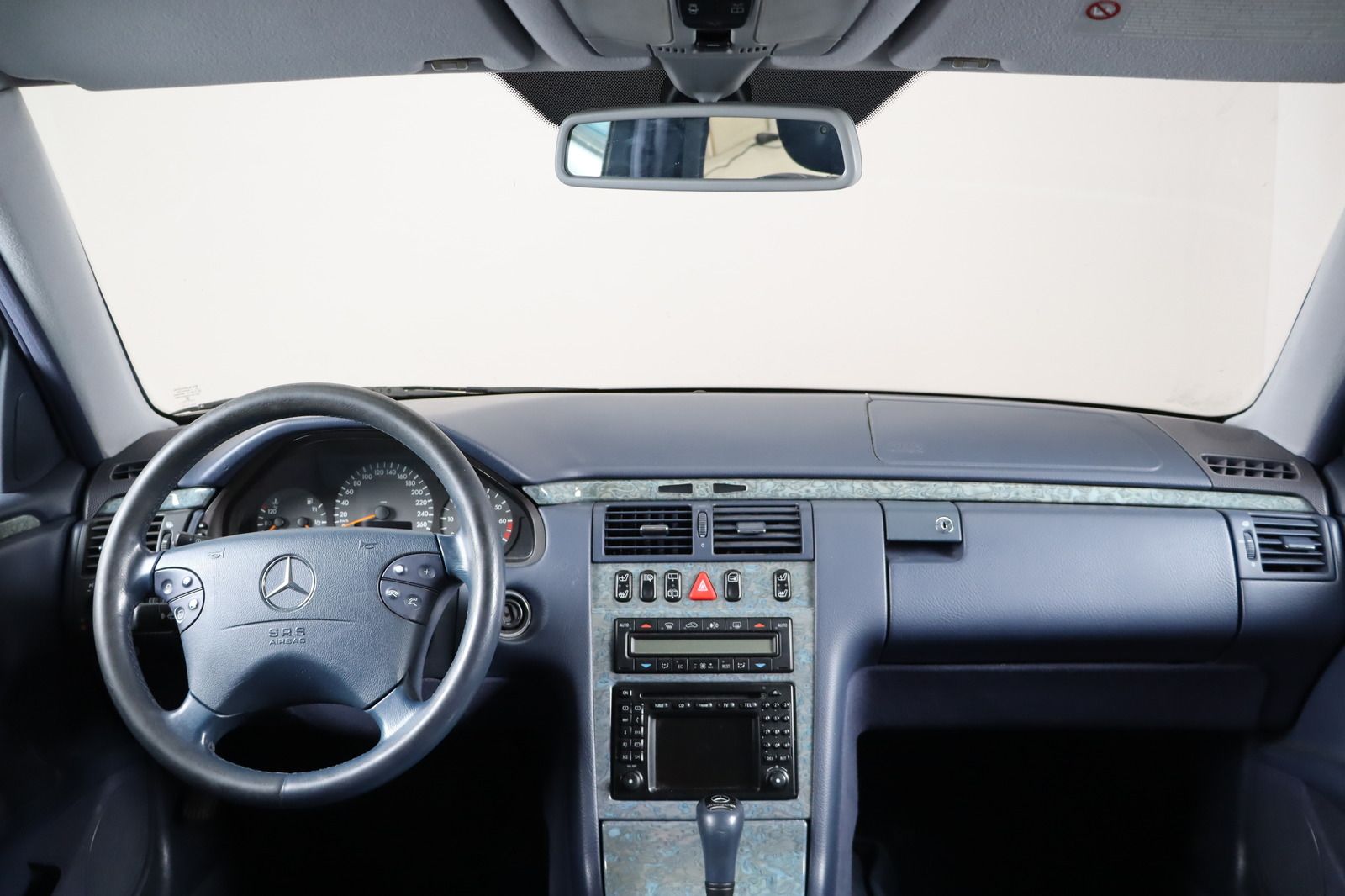 Fahrzeugabbildung Mercedes-Benz E 280 T 4MATIC AVANTGARDE * Xenon * HU/AU 01.27