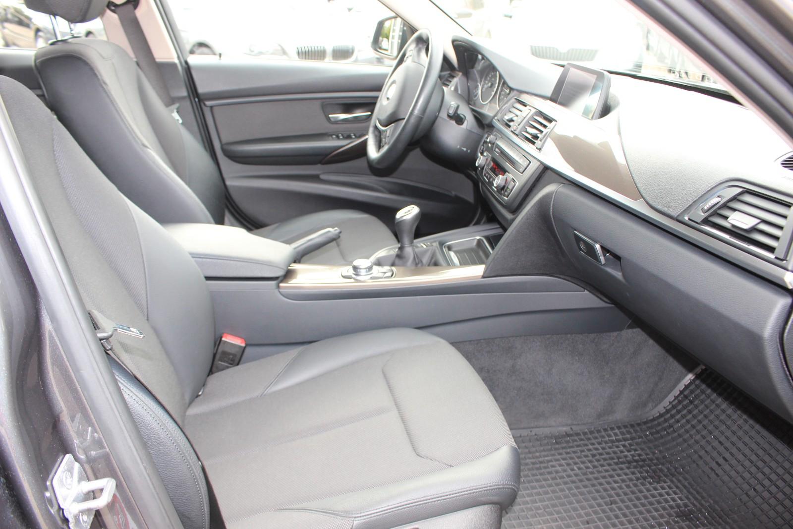 BMW 335i Touring 306 ch 6 cylindres • Boîte manuelle 6 • GPS • Xénon • Attelage • Hayon électrique