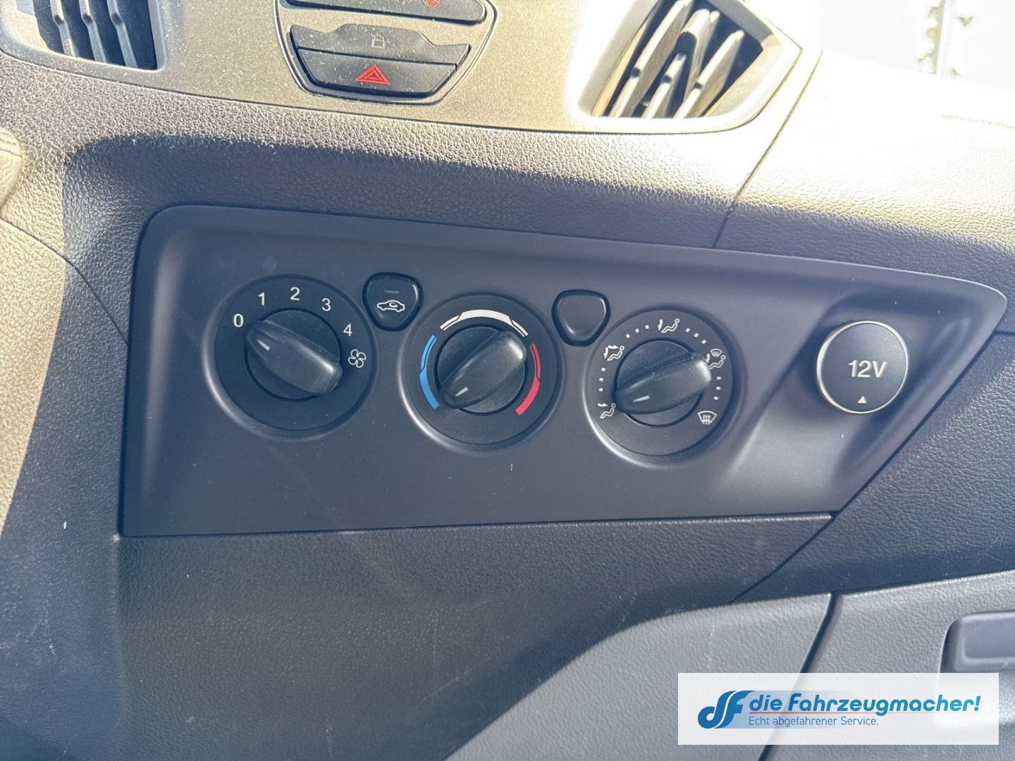 Fahrzeugabbildung Ford Transit Custom Kombi 300 L1 2.2 TDCi *4107