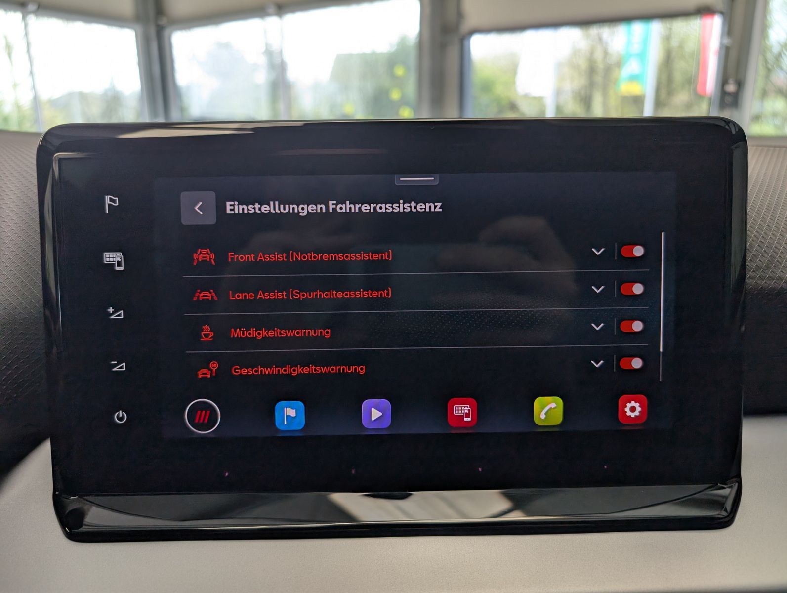 Fahrzeugabbildung SEAT Arona 1.5 TSI DSG FR LED ACC Cam Dinamica AHK 18