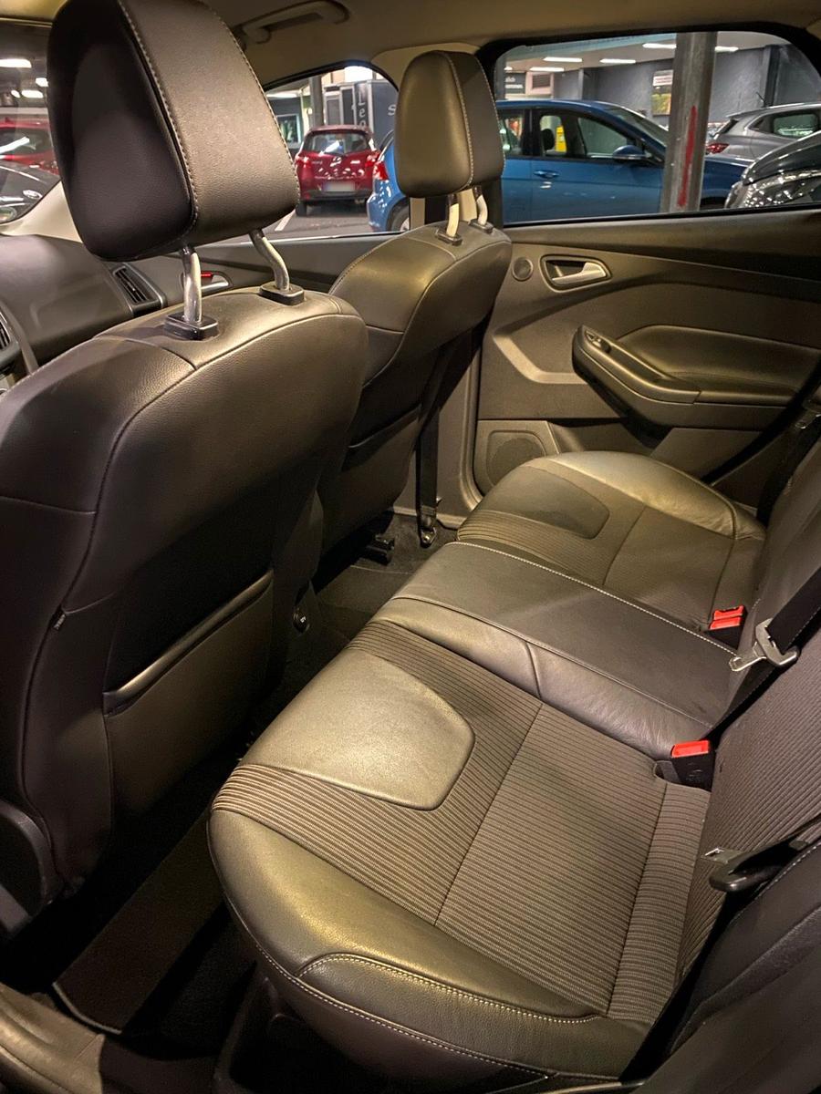 Ford Focus 2012 — photo 10