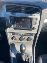Volkswagen Golf - 6