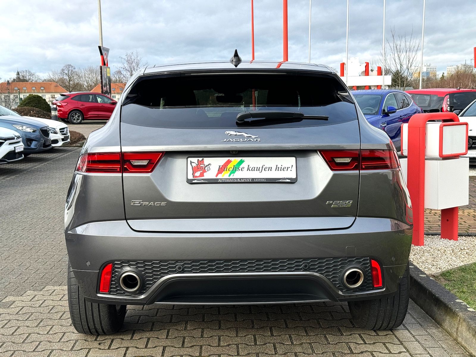 Fahrzeugabbildung Jaguar E-Pace P250 R-Dynamic Black LED/Nav/VZE/Spur/ACC